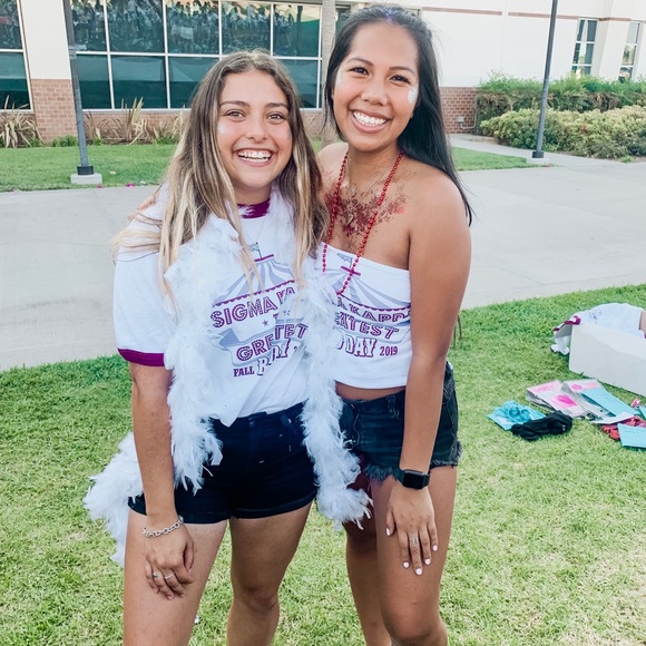 Meet your Posher, Michela Pags ⚡️💕 - Picture 4 of 7